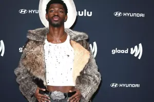 Məşhur reperin üzü iflic oldu