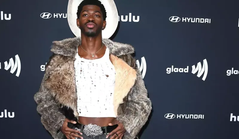 Məşhur reperin üzü iflic oldu