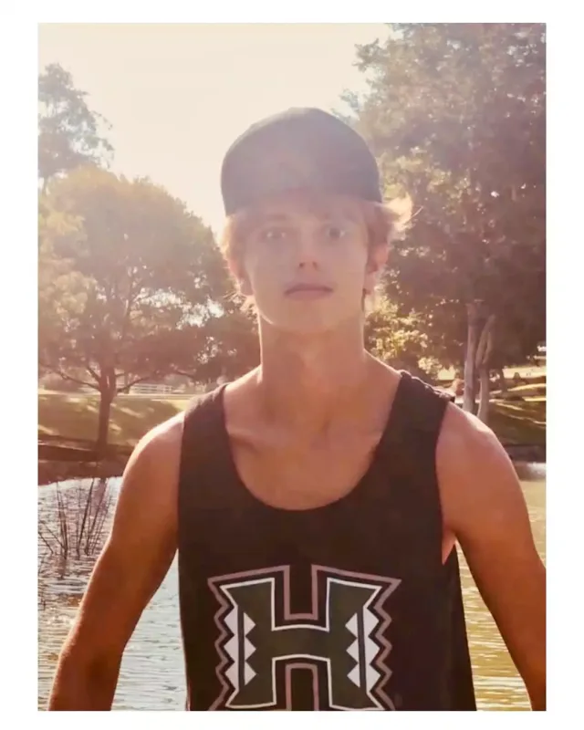 Spirs illər sonra oğlunun fotosunu paylaşdı