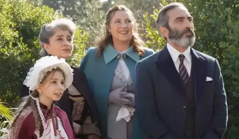 Şakir Paşanın yanan malikanəsindən görüntülər