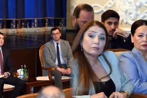 Nazir aktyorlarla görüşdü