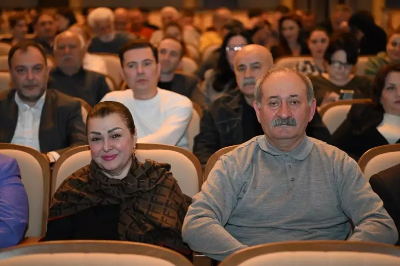 Nazir aktyorlarla görüşdü