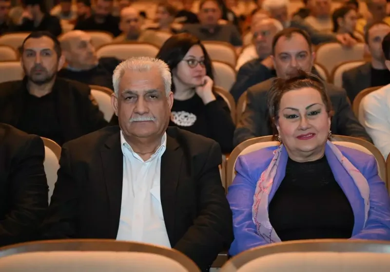 Nazir aktyorlarla görüşdü