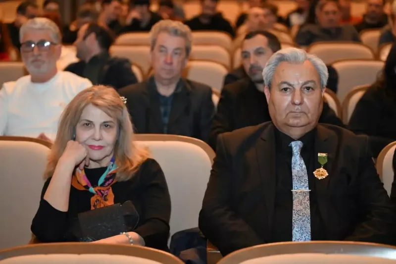 Nazir aktyorlarla görüşdü