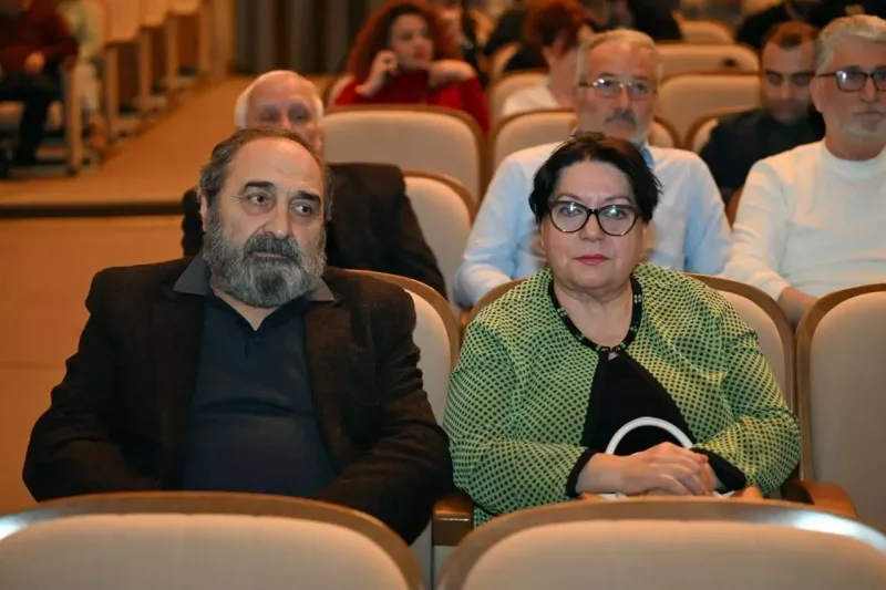 Nazir aktyorlarla görüşdü