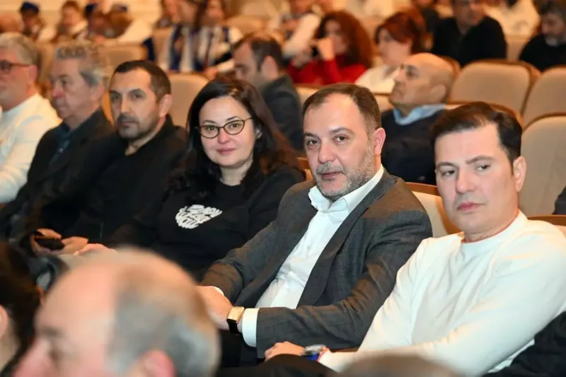 Nazir aktyorlarla görüşdü