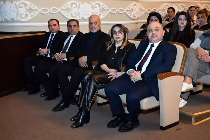 Nazir aktyorlarla görüşdü