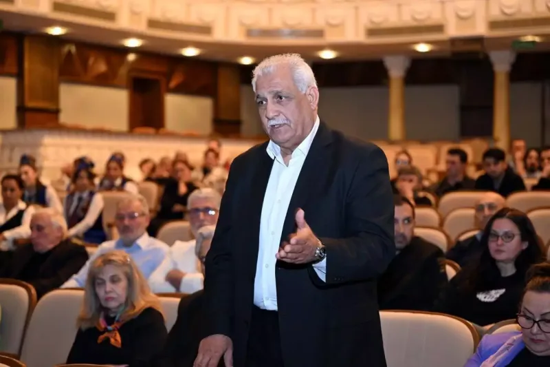 Nazir aktyorlarla görüşdü