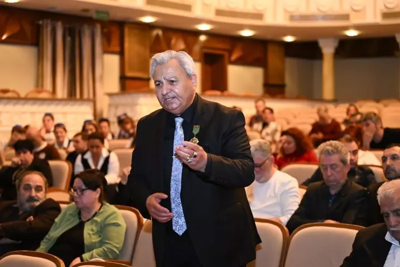 Nazir aktyorlarla görüşdü