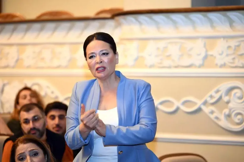 Nazir aktyorlarla görüşdü