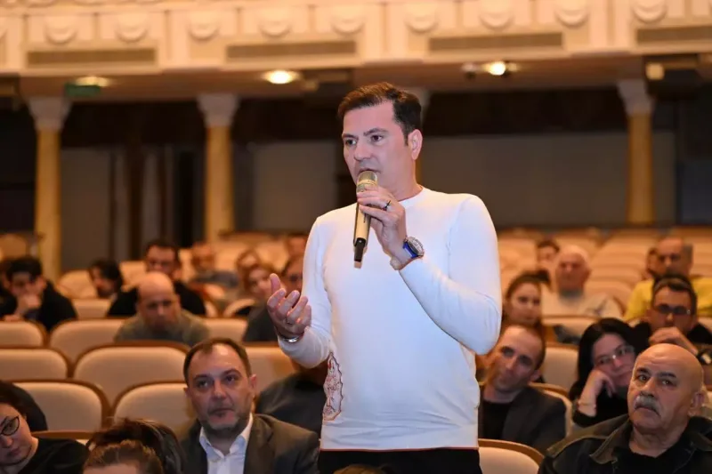 Nazir aktyorlarla görüşdü