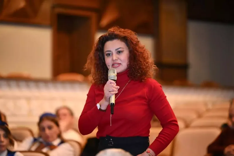 Nazir aktyorlarla görüşdü