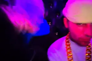 Castin “striptiz” klubdan paylaşım etdi