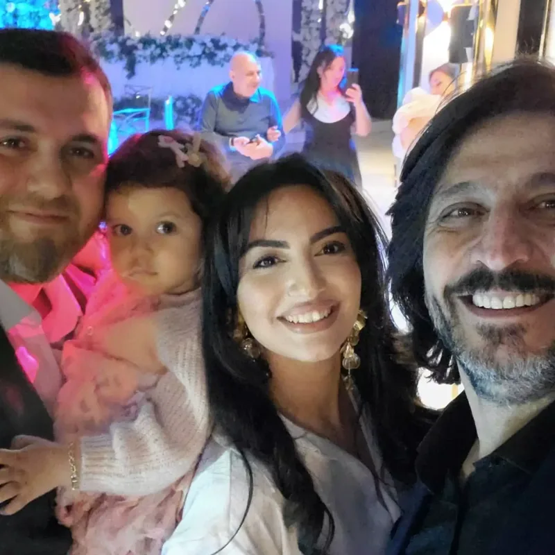 İlqar Mikayıloğlu oğlu və gəlini ilə