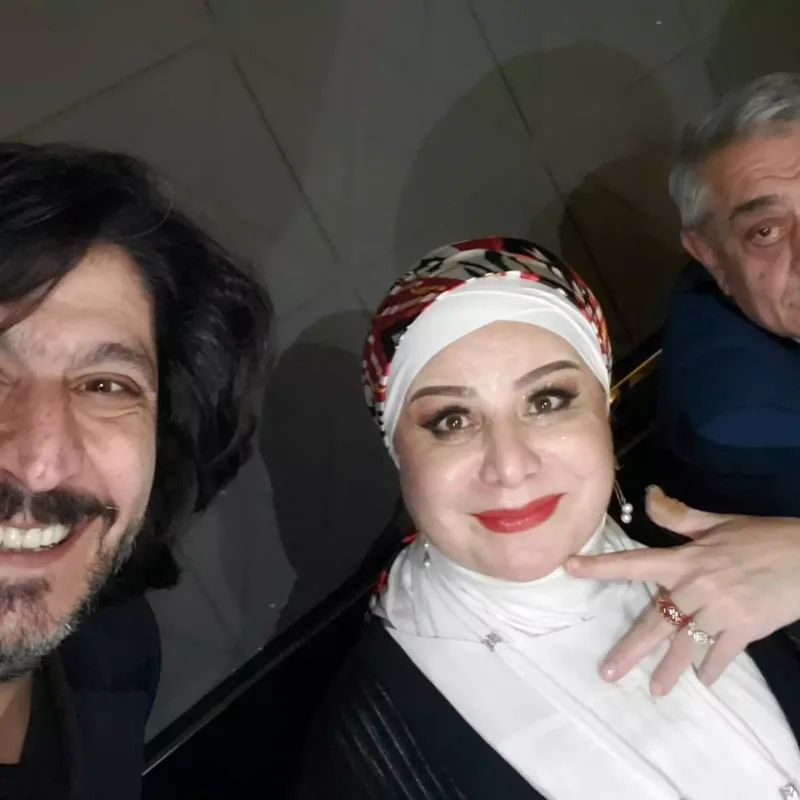 İlqar Mikayıloğlu oğlu və gəlini ilə