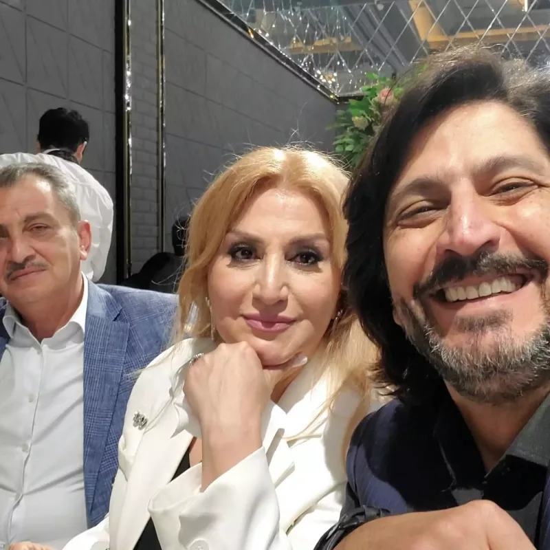 İlqar Mikayıloğlu oğlu və gəlini ilə
