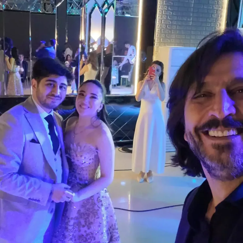 İlqar Mikayıloğlu oğlu və gəlini ilə