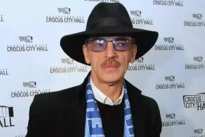 75 yaşlı aktyor 3 metr hündürlükdən yıxıldı - Vəziyyəti ağırdır!