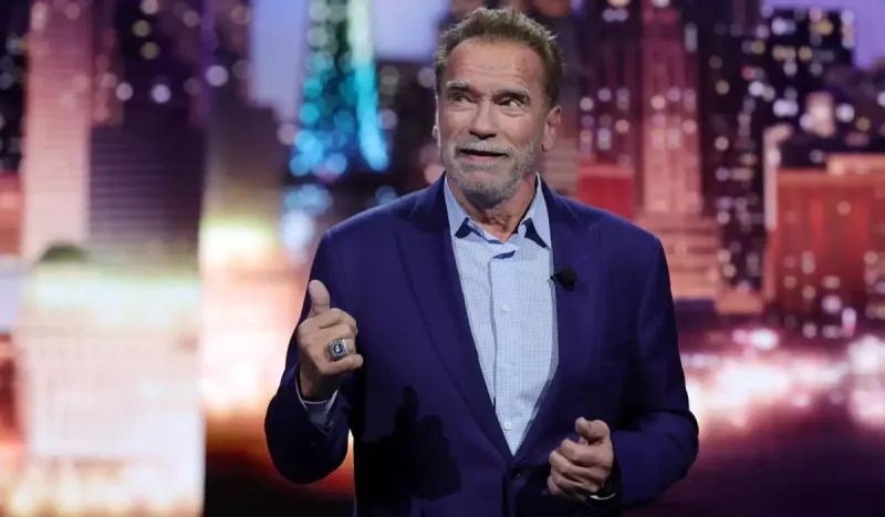 Şvartseneggerin arıqlamış oğlu görənləri təəccübləndirdi - Foto