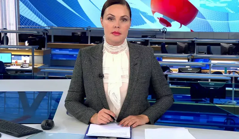 Məşhur aparıcının saxta pasportları üzə çıxdı