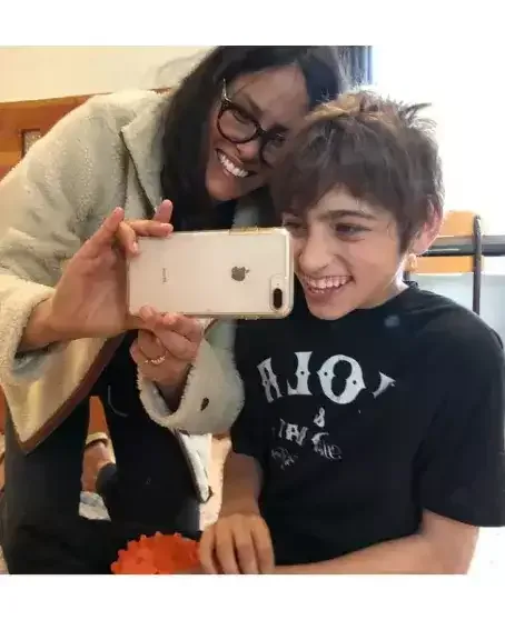 Kollin Farreldən ağır xəstə olan oğlu ilə bağlı qərar!