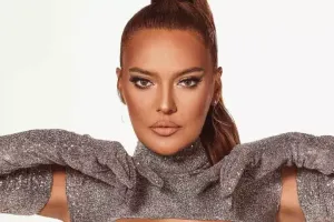 Siqaret çəkən tamaşaçı Demeti əsəbiləşdirdi