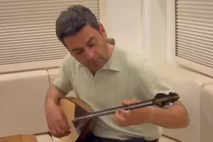 Ozan Akbabaya dombra bağışladılar