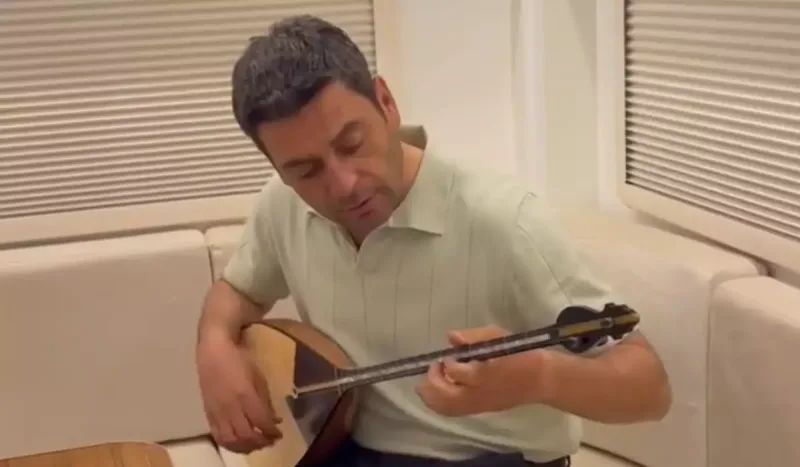 Ozan Akbabaya dombra bağışladılar