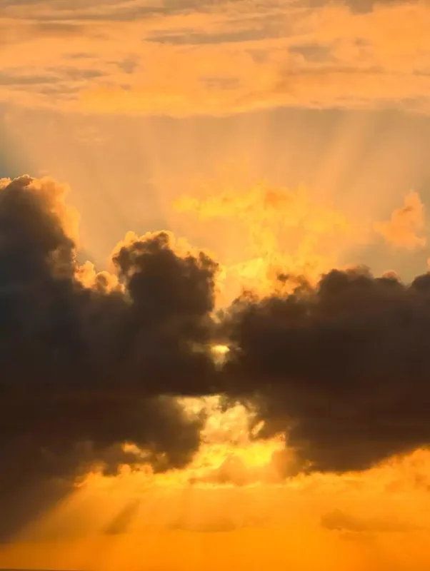 Salma Hayek bikinidə fotolarını paylaşdı