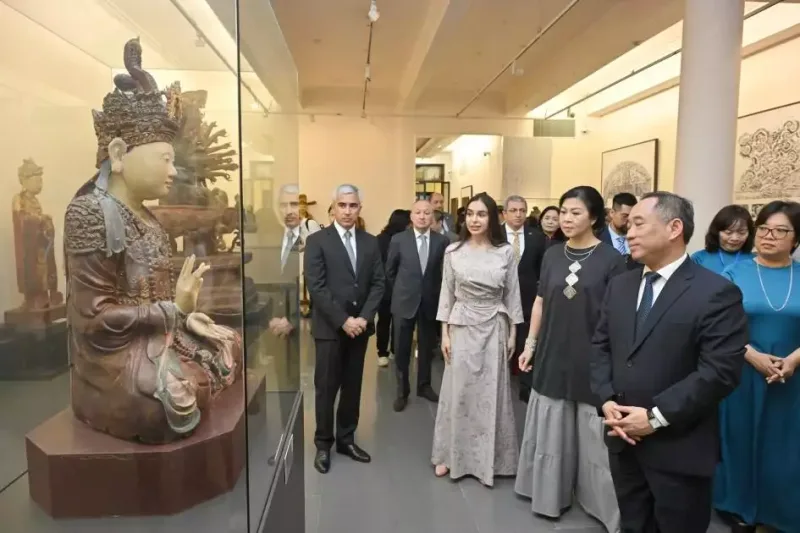 Leyla Əliyeva Vyetnamda muzeydə - Fotolar