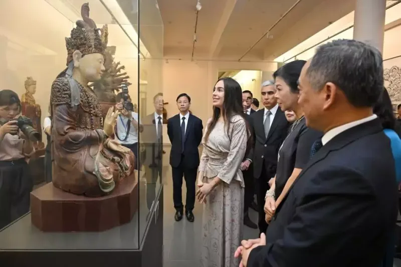 Leyla Əliyeva Vyetnamda muzeydə - Fotolar