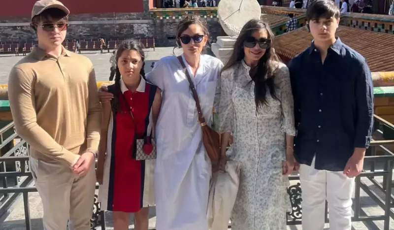 Mehriban xanımın qızı və nəvələri ilə Pekin gəzintisi...