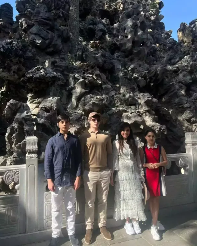 Mehriban xanımın qızı və nəvələri ilə Pekin gəzintisi...