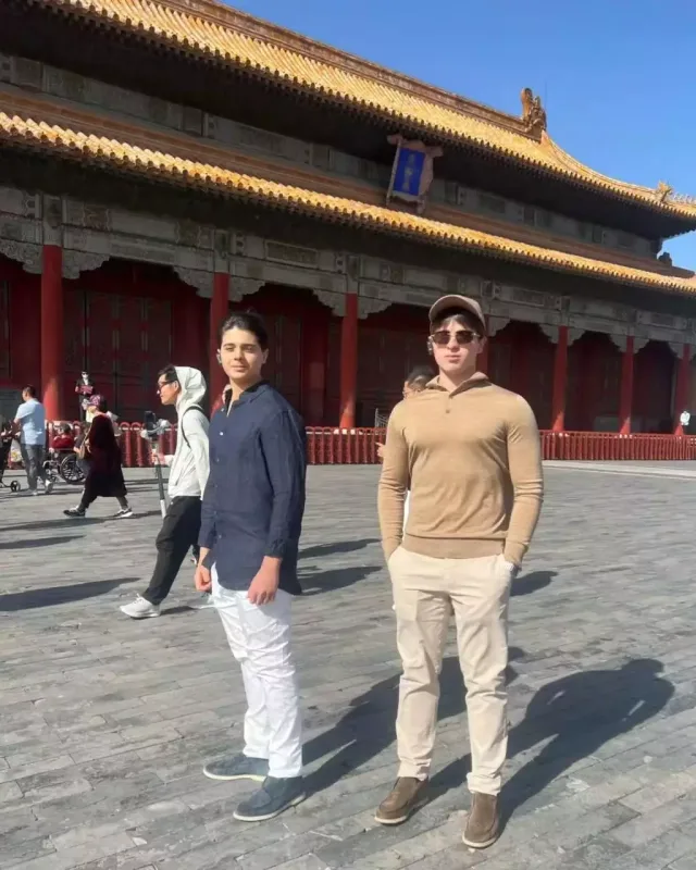 Mehriban xanımın qızı və nəvələri ilə Pekin gəzintisi...