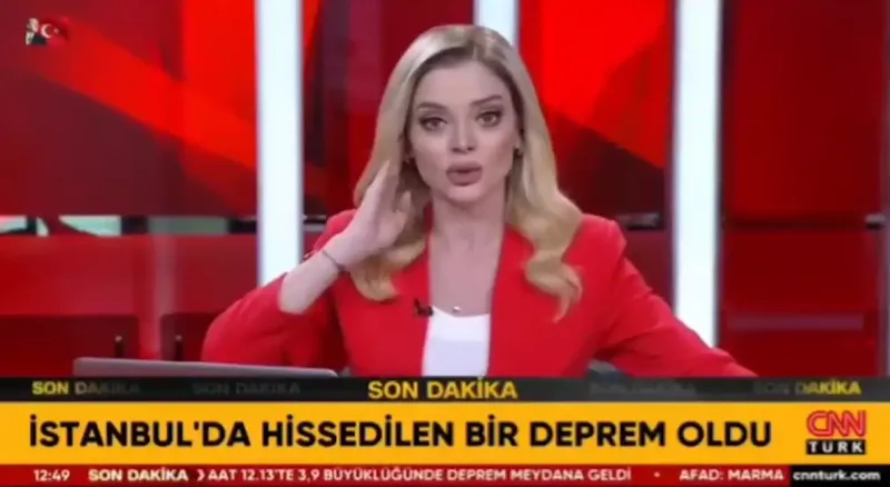 Türkiyədəki zəlzələ aparıcını efirdə qorxutdu - Video