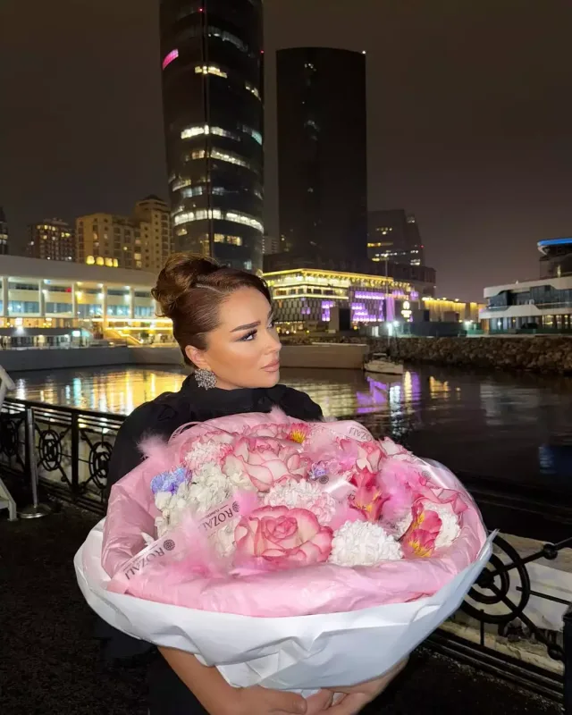 “Həddən artıq səmimiyyət insanı hörmətdən salır”