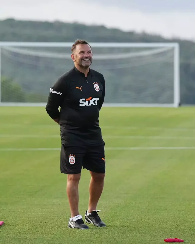 Afra 52 yaşlı məşqçiylə sevgilidir?