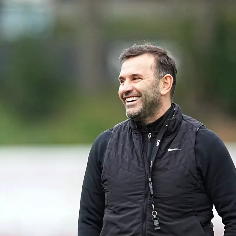 Afra 52 yaşlı məşqçiylə sevgilidir?