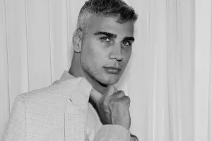 “Dilimin ucuna ağır sözlər gəlir”