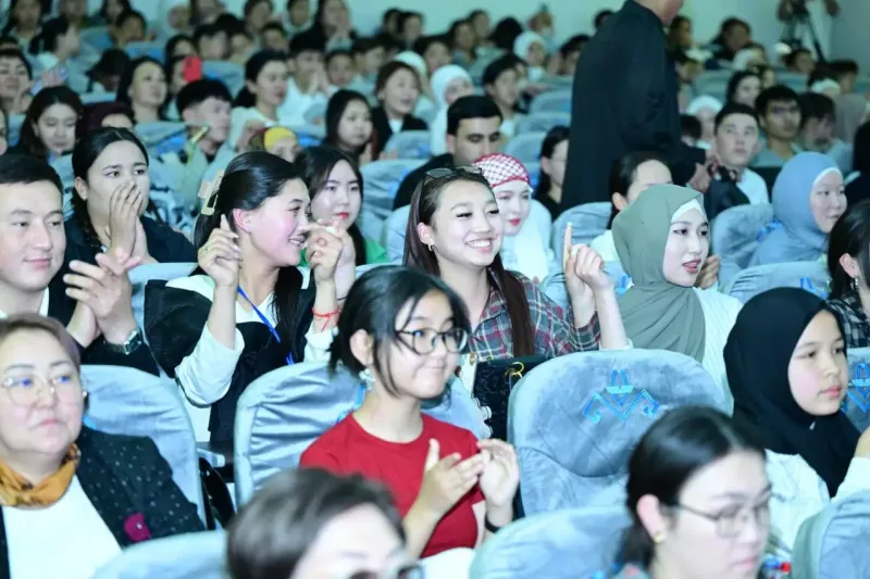 Bişkekdəki "Manas” Milli Teatrında Qədim Musiqi Alətləri Ansamblının konserti keçirilib