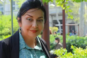 Həmidə Ömərova nənə olacaq