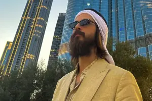 Corc Dubaydan yarıçılpaq fotolarını paylaşdı