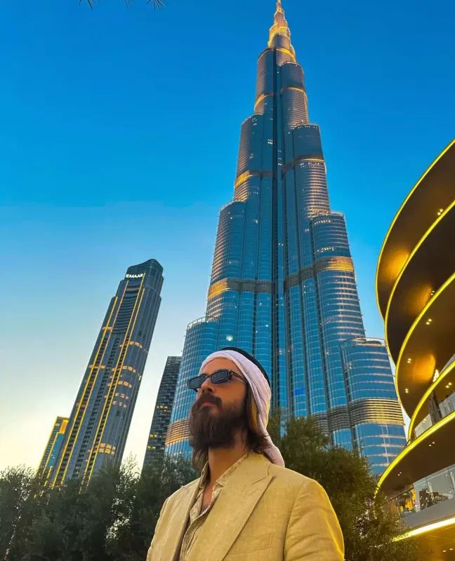 Corc Dubaydan yarıçılpaq fotolarını paylaşdı