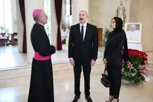 Prezidentlə xanımı Bakıdakı Müqəddəs Məryəm Ana kilsəsində - Fotolar