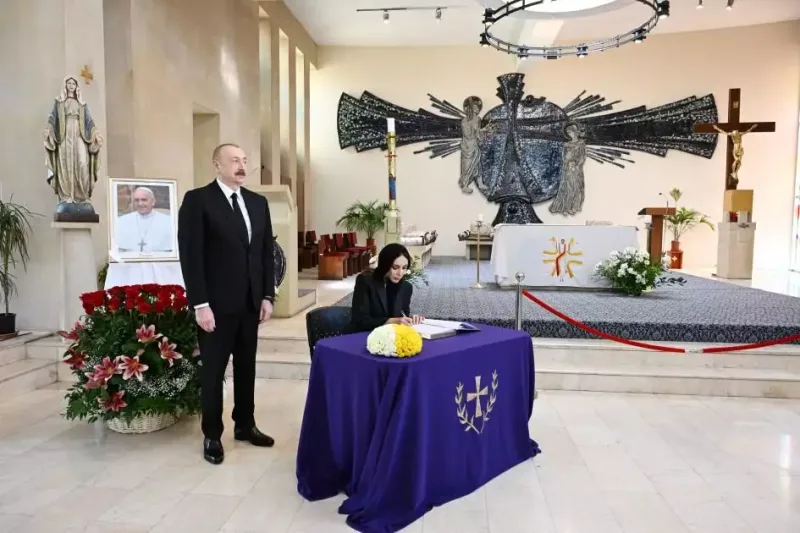 Prezidentlə xanımı Bakıdakı Müqəddəs Məryəm Ana kilsəsində - Fotolar