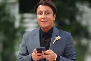 “Əzizlərimdən çox təyyarə bələdçilərini görürəm”