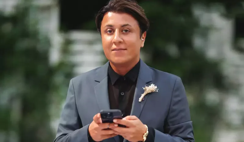 “Əzizlərimdən çox təyyarə bələdçilərini görürəm”