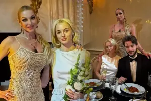 Əməkdar artistinin qızı ərə getdi - Fotolar