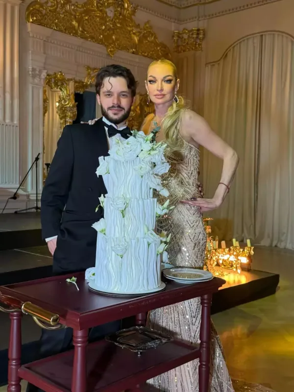 Əməkdar artistinin qızı ərə getdi - Fotolar