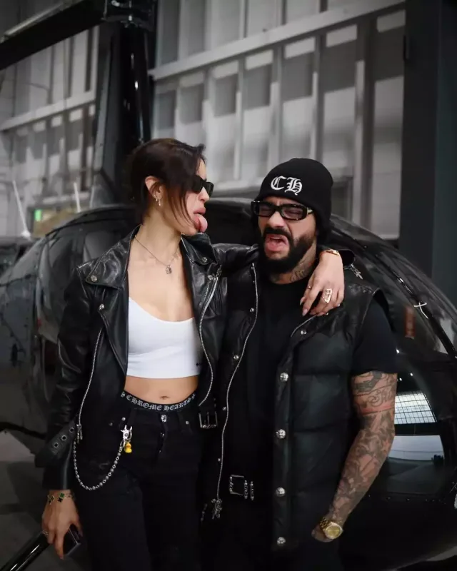 Hamilə olduğunu açıqladı -  Video